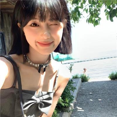 芒果和红色轮椅
